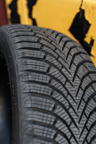 фото протектора и шины Ice Blazer Alpine+ Шина Sailun Ice Blazer Alpine+ 205/45 R16 87H