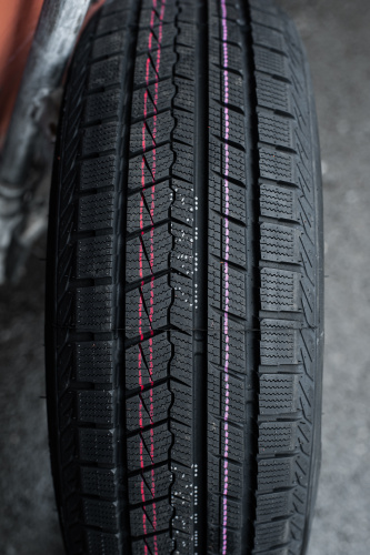 фото протектора и шины ICEPIONEER 868 Шина ZMAX ICEPIONEER 868 275/40 R20 106H